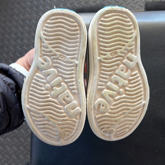 Toddler girls Native shoes gently worn size C8💜 - Picture 5 of 7